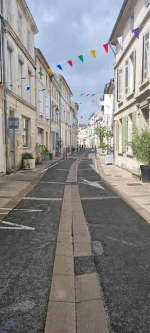 Le Duplex Du Centre - Ideal Pour Un Sejour Detente ! Saint-Savinien المظهر الخارجي الصورة