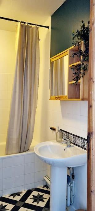 Le Duplex Du Centre - Ideal Pour Un Sejour Detente ! Saint-Savinien المظهر الخارجي الصورة