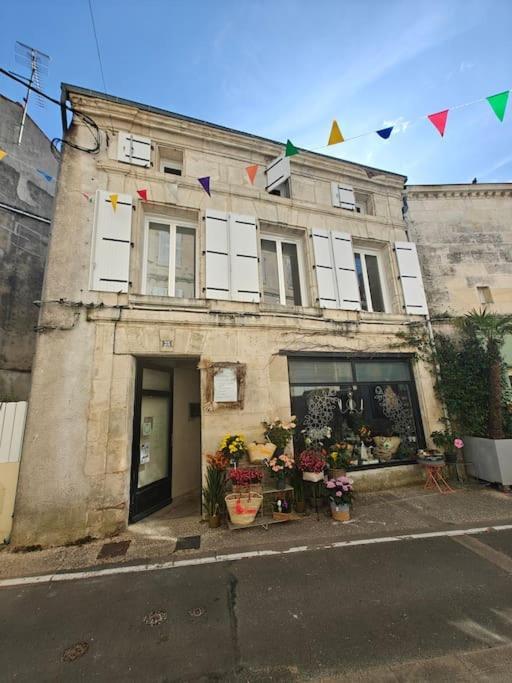 Le Duplex Du Centre - Ideal Pour Un Sejour Detente ! Saint-Savinien المظهر الخارجي الصورة