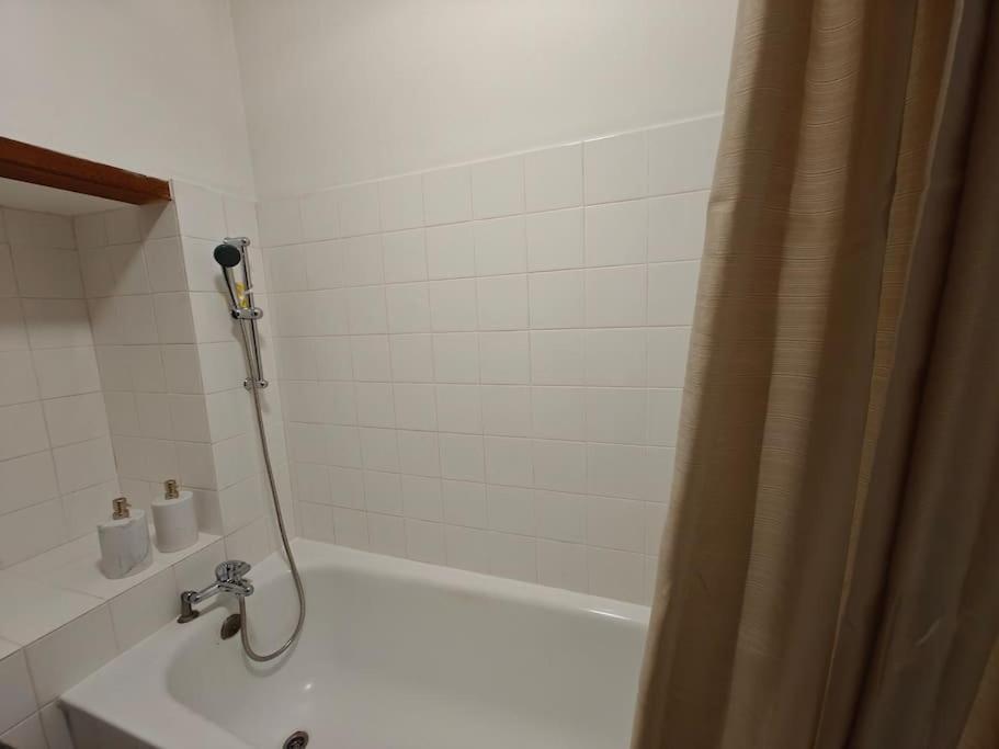 Le Duplex Du Centre - Ideal Pour Un Sejour Detente ! Saint-Savinien المظهر الخارجي الصورة