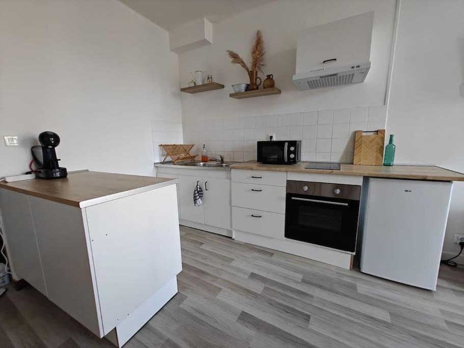 Le Duplex Du Centre - Ideal Pour Un Sejour Detente ! Saint-Savinien المظهر الخارجي الصورة