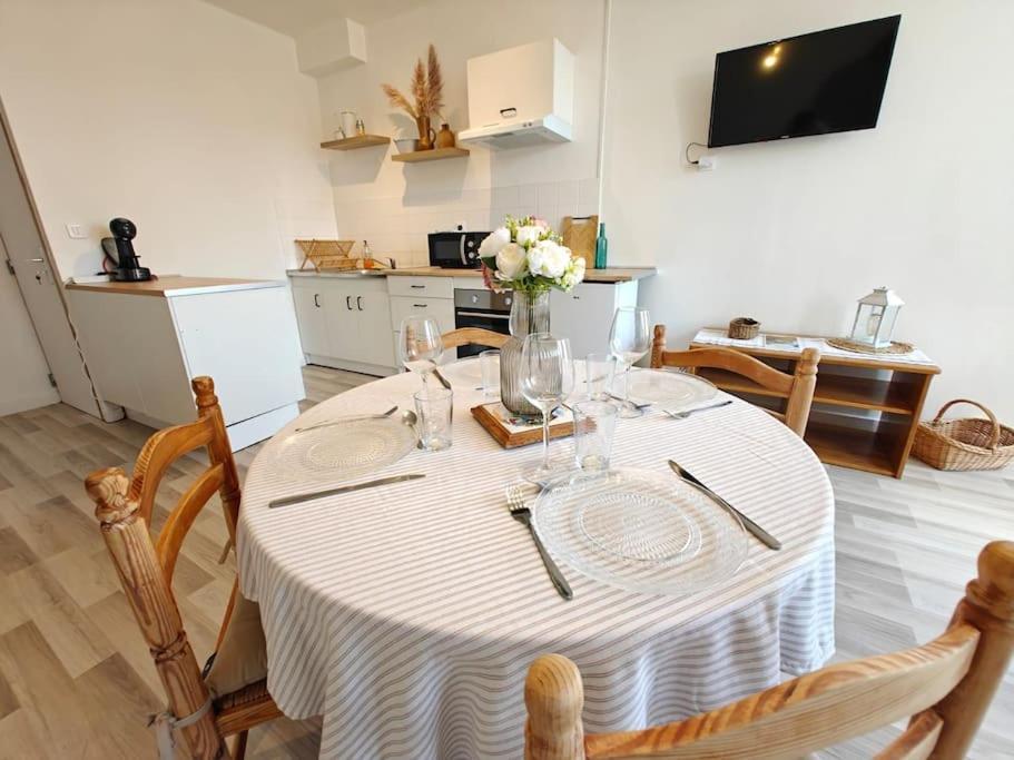 Le Duplex Du Centre - Ideal Pour Un Sejour Detente ! Saint-Savinien المظهر الخارجي الصورة